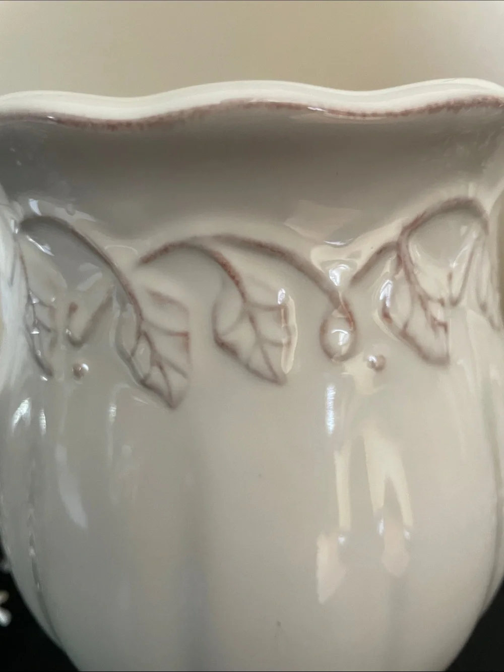 NEW!! Vintage Large Longaberger Off-White Ceramic Embossed Leaf-Trim Vase 9” Tal